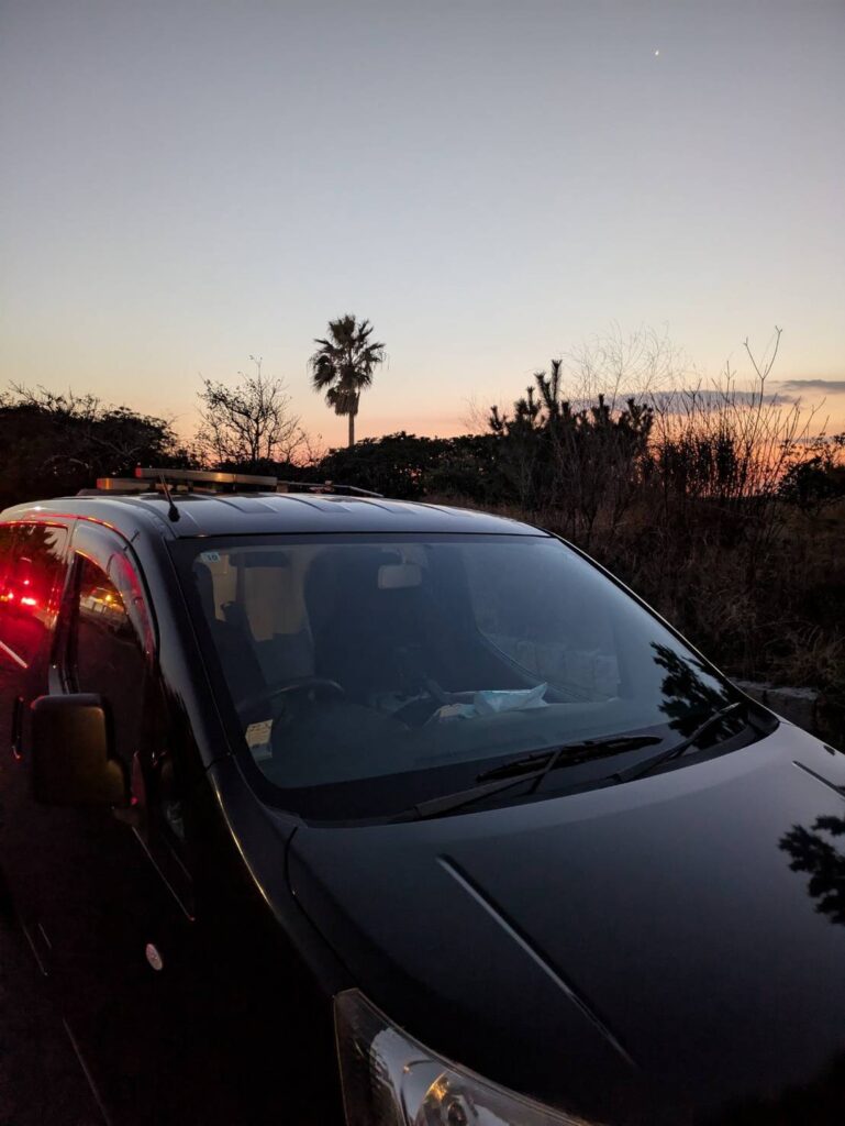 夕焼けの綺麗な海岸通りで、トイプードルちゃんの最期のお見送りをしました。