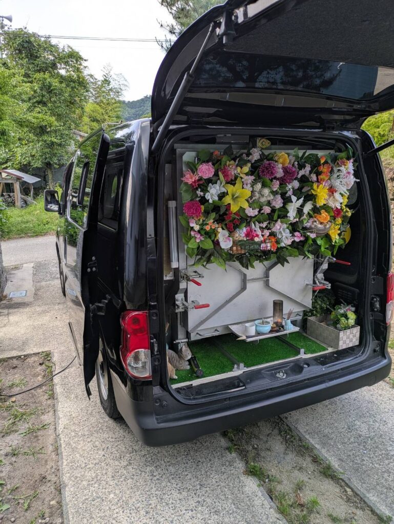 能勢でワンちゃんネコちゃんの保護活動をしているタンポポさんで、18歳で亡くなったワンちゃんのお見送りをさせて頂きました。