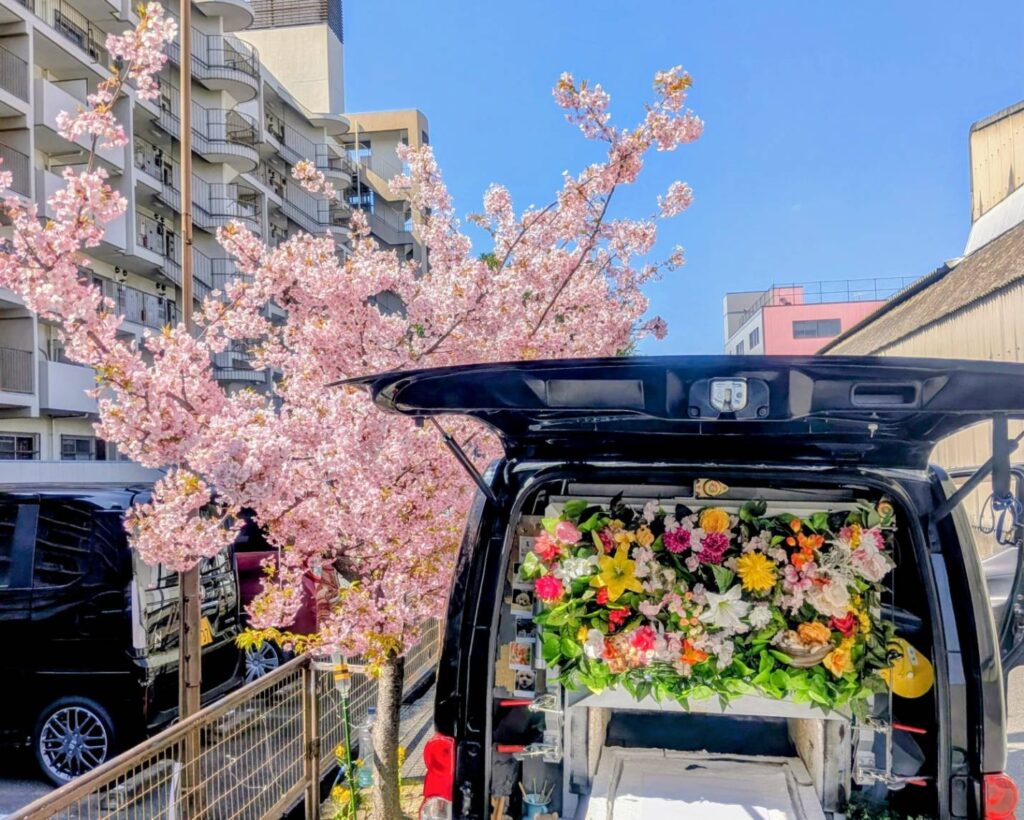 桜の咲いている所でのお別れをさせていただきました。